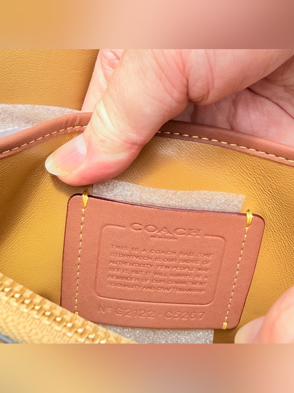 NWT Coach Beat Shoulder Bag in Glovetanned Leather with Shearling C5267 - Picture 11 of 11